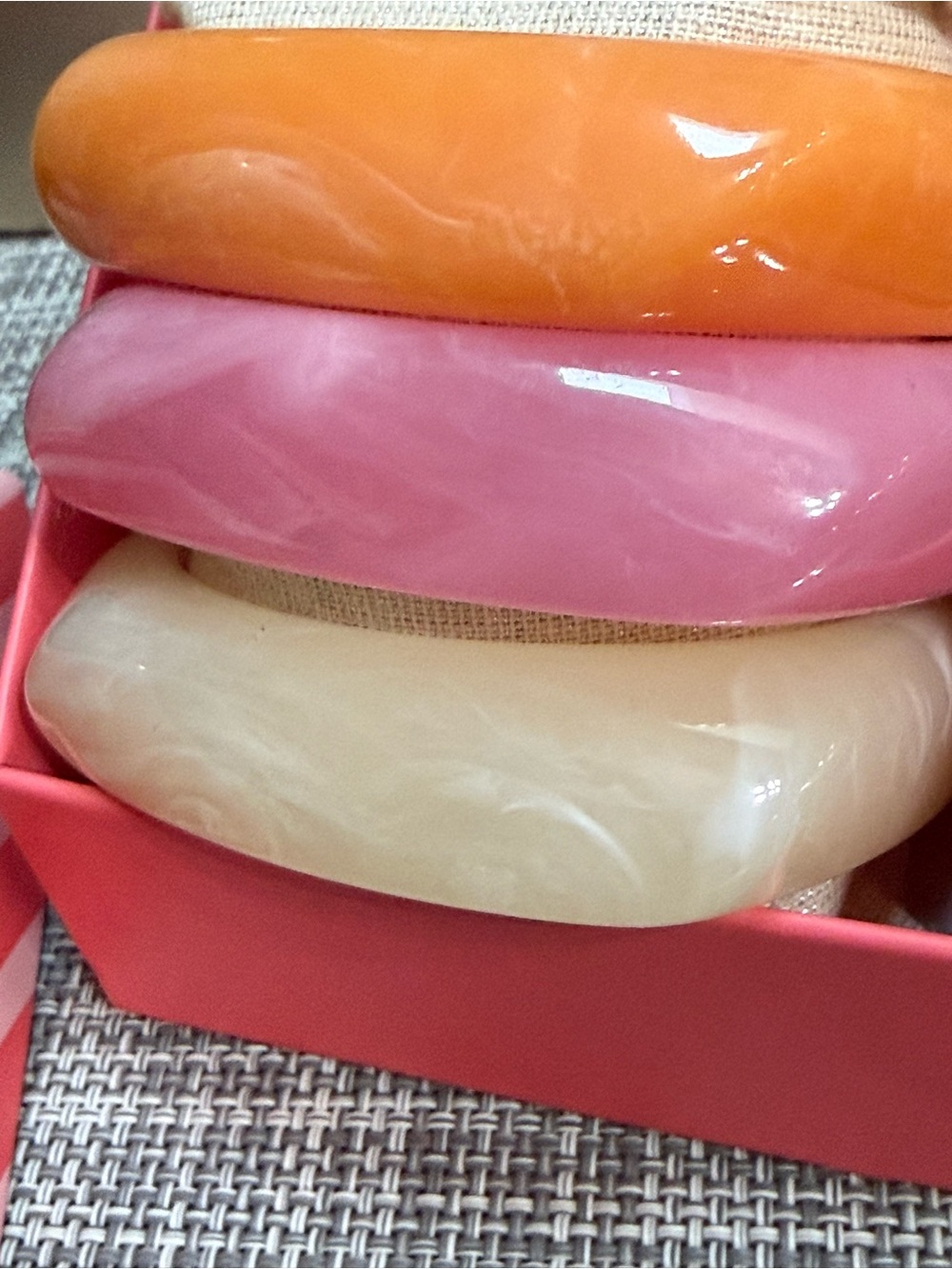 🌸🧡PIPER K stackable Acrylic Bangle Set — Pink, Orange & Cream. 🍦🎁 NIB - Picture 4 of 6